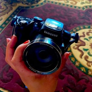 Working Samsung camera will send the carry bag too